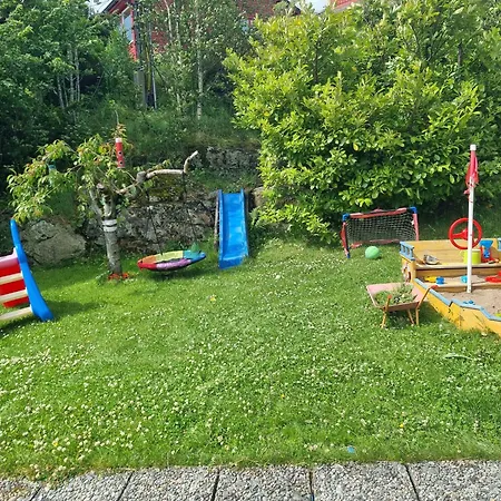 Tiny Island's Frekhaug